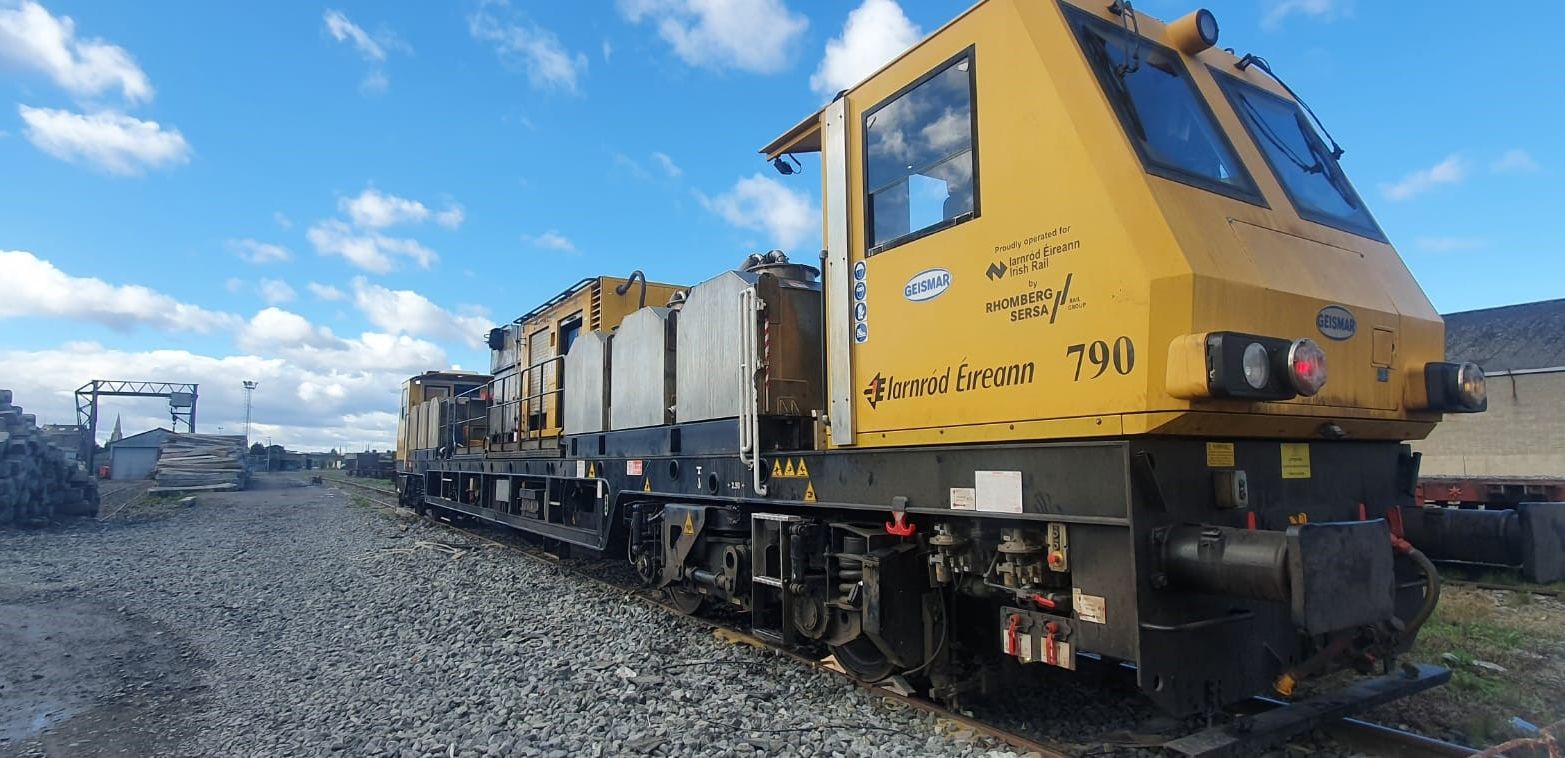 Sandite Tackling Leaves On The Rail Lines - Rhomberg Sersa Rail Group | Ireland