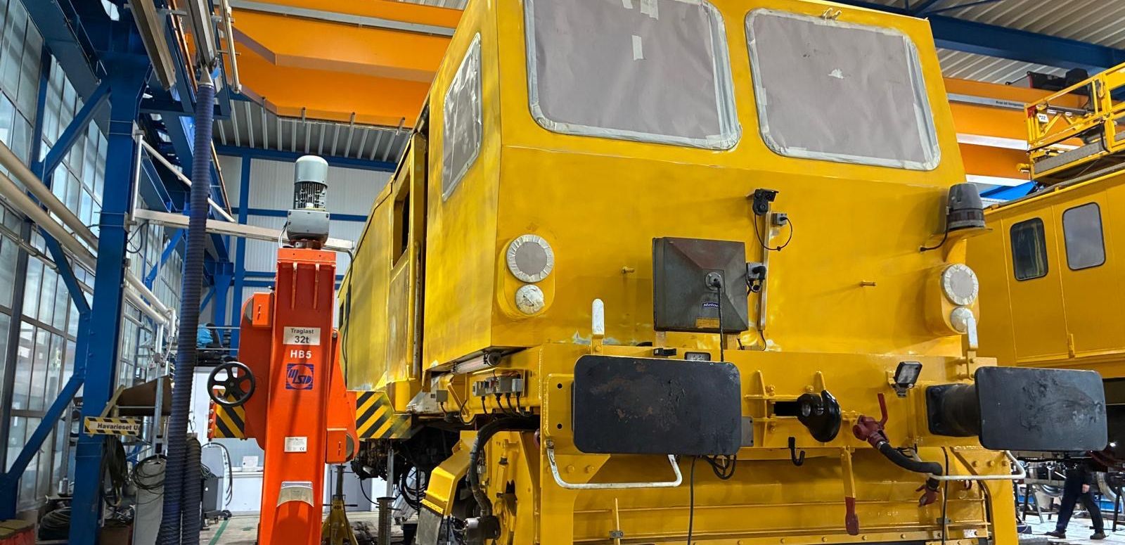 744 prepped at RailTec for respray